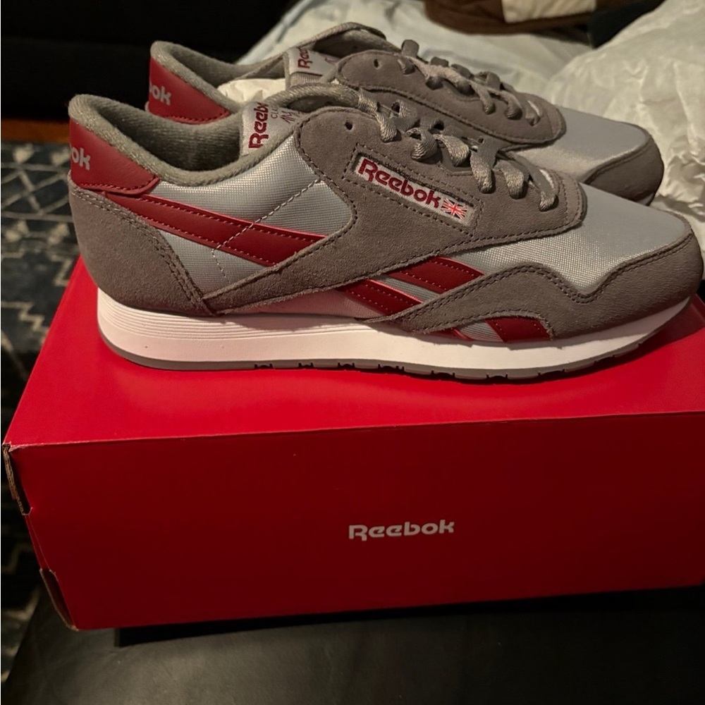 Reebok Men's Gray and Red Sneakers